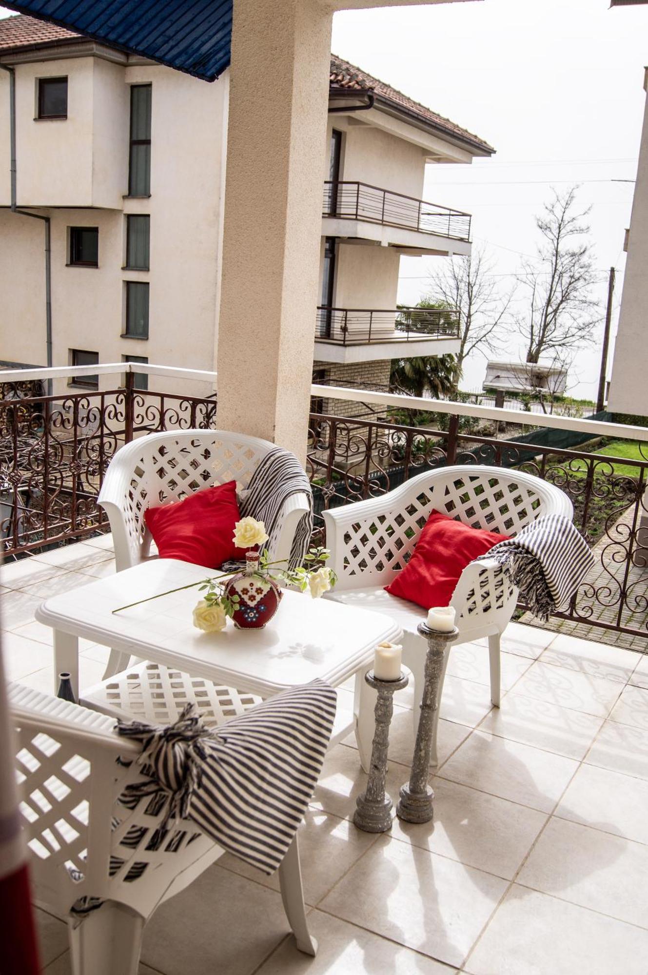 Villa Lakeview Paradise Пештани Экстерьер фото